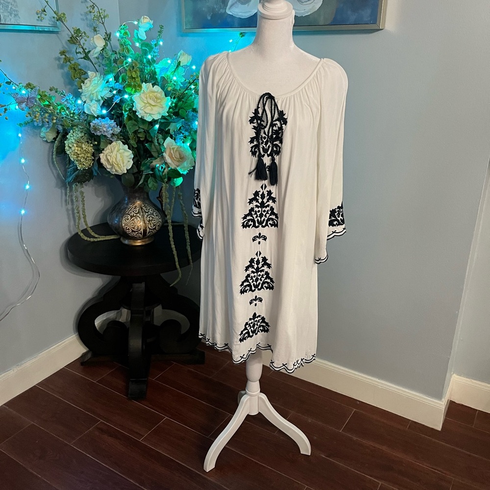 CC Chick Connection Embroidered Short Dress size M.